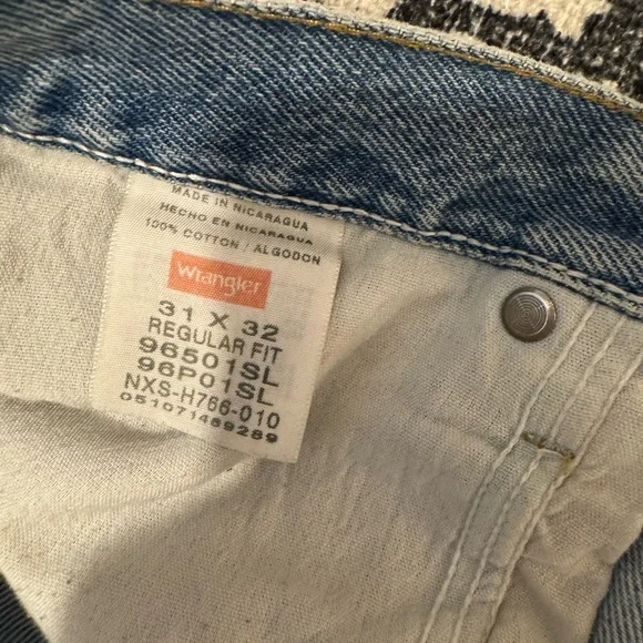 Wrangler Women's Classic Blue Denim Jeans - Picture 4 of 7